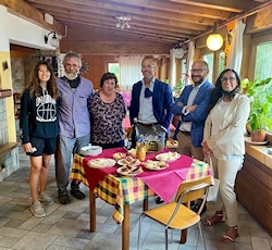 Premiazione: il sindaco Antonio Pasquini, il vicesindaco Wilma Berera e Umberto Locatelli