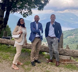 Premiazione: il sindaco Antonio Pasquini, il vicesindaco Wilma Berera e Umberto Locatelli Premiazione: il sindaco Antonio Pasquini, il vicesindaco Wilma Berera e Umberto Locatelli