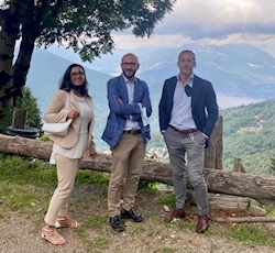 Premiazione: il sindaco Antonio Pasquini, il vicesindaco Wilma Berera e Umberto Locatelli